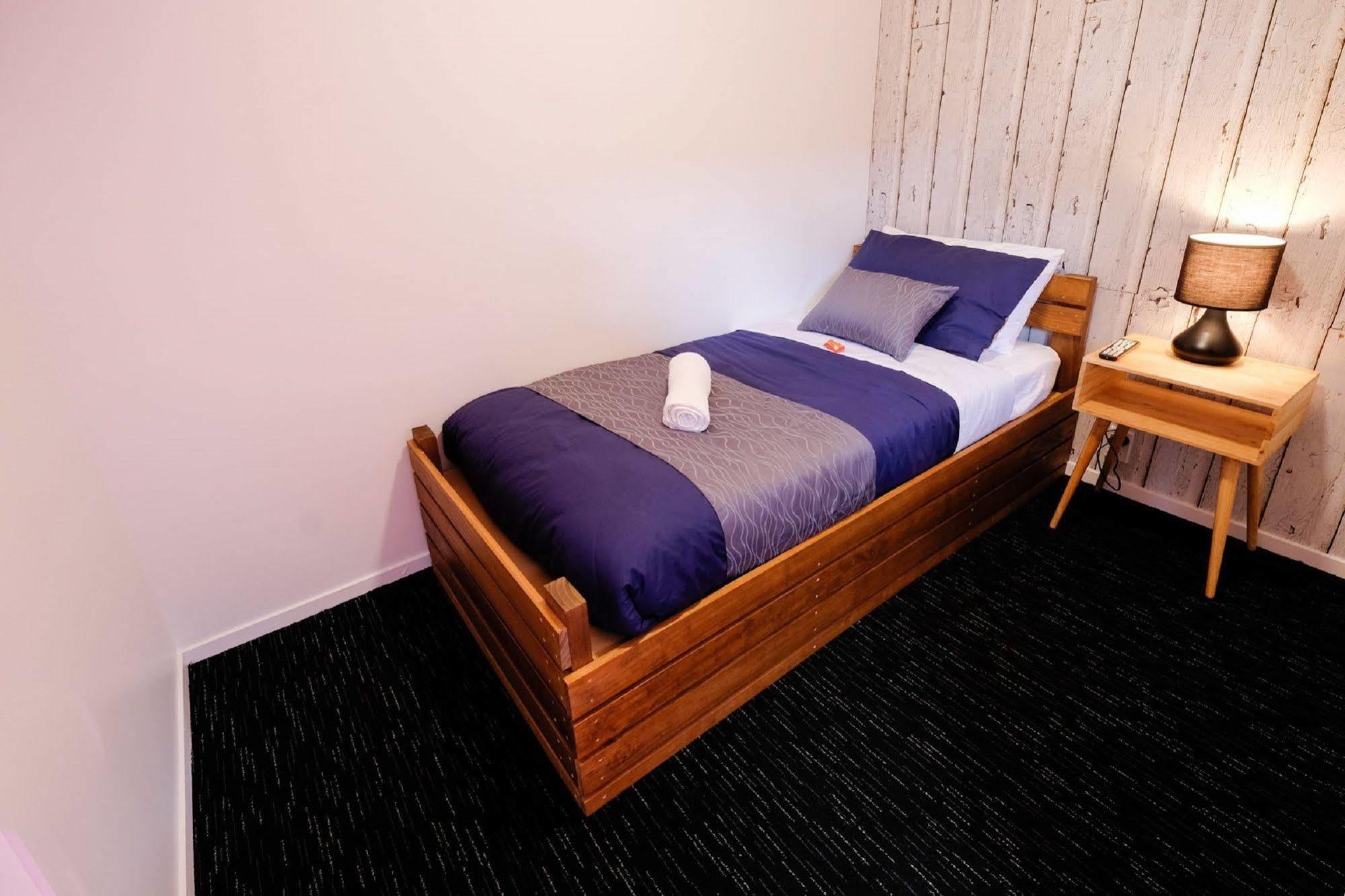 Haka House Hostel *